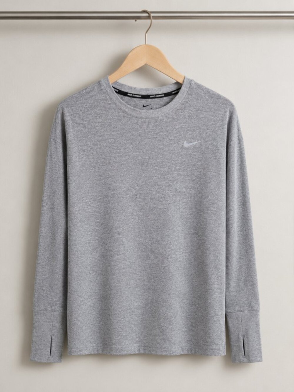 NWT Nike Dri-FIT Running Gray Long Sleeve Thumbhole Top Women's M - $55 MSRP - Picture 2 of 10